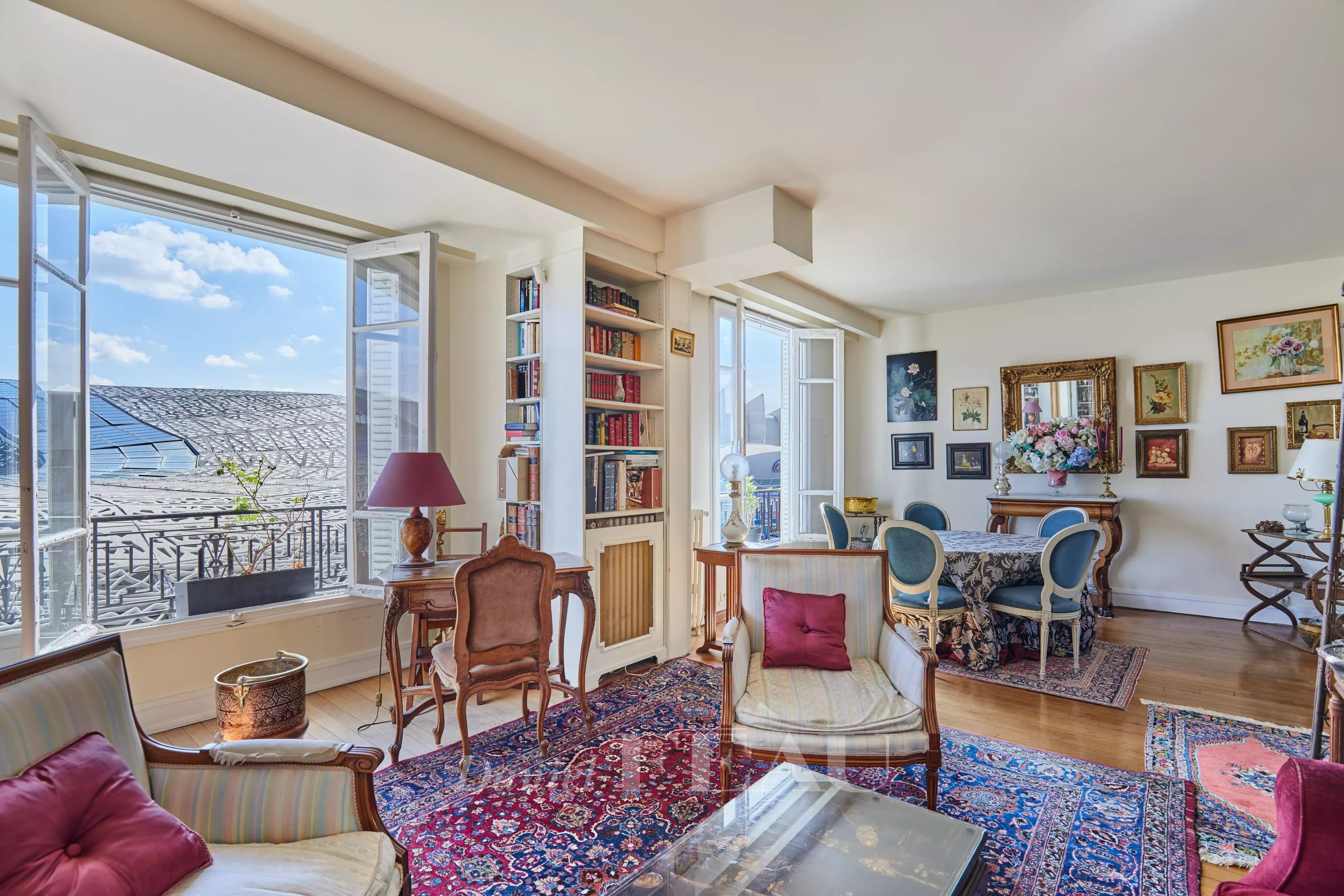 SEJOUR LUMINEUX PARQUET 