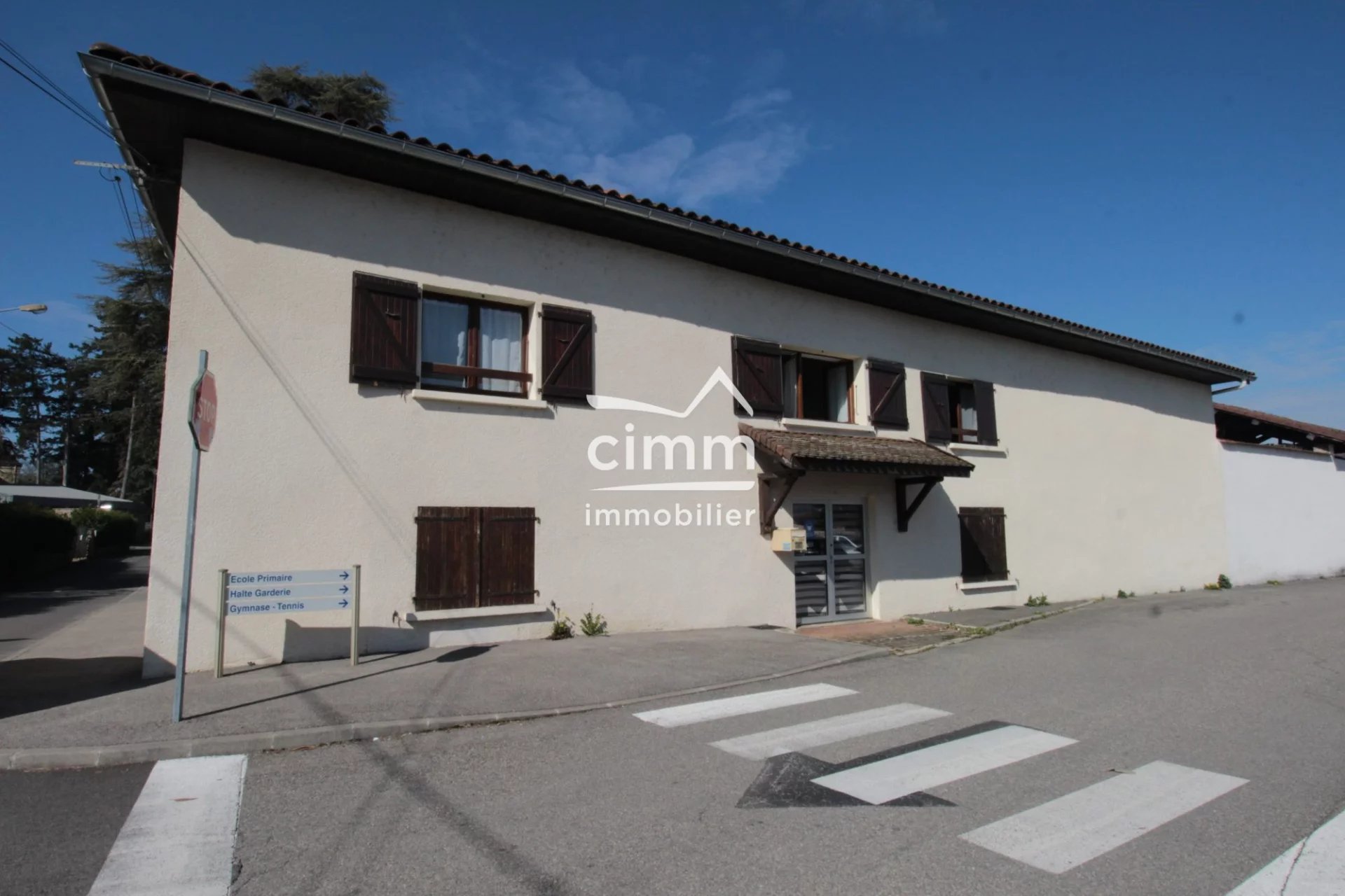 Immobilier Professionnel à louer Saint-Étienne-de-Saint-Geoirs