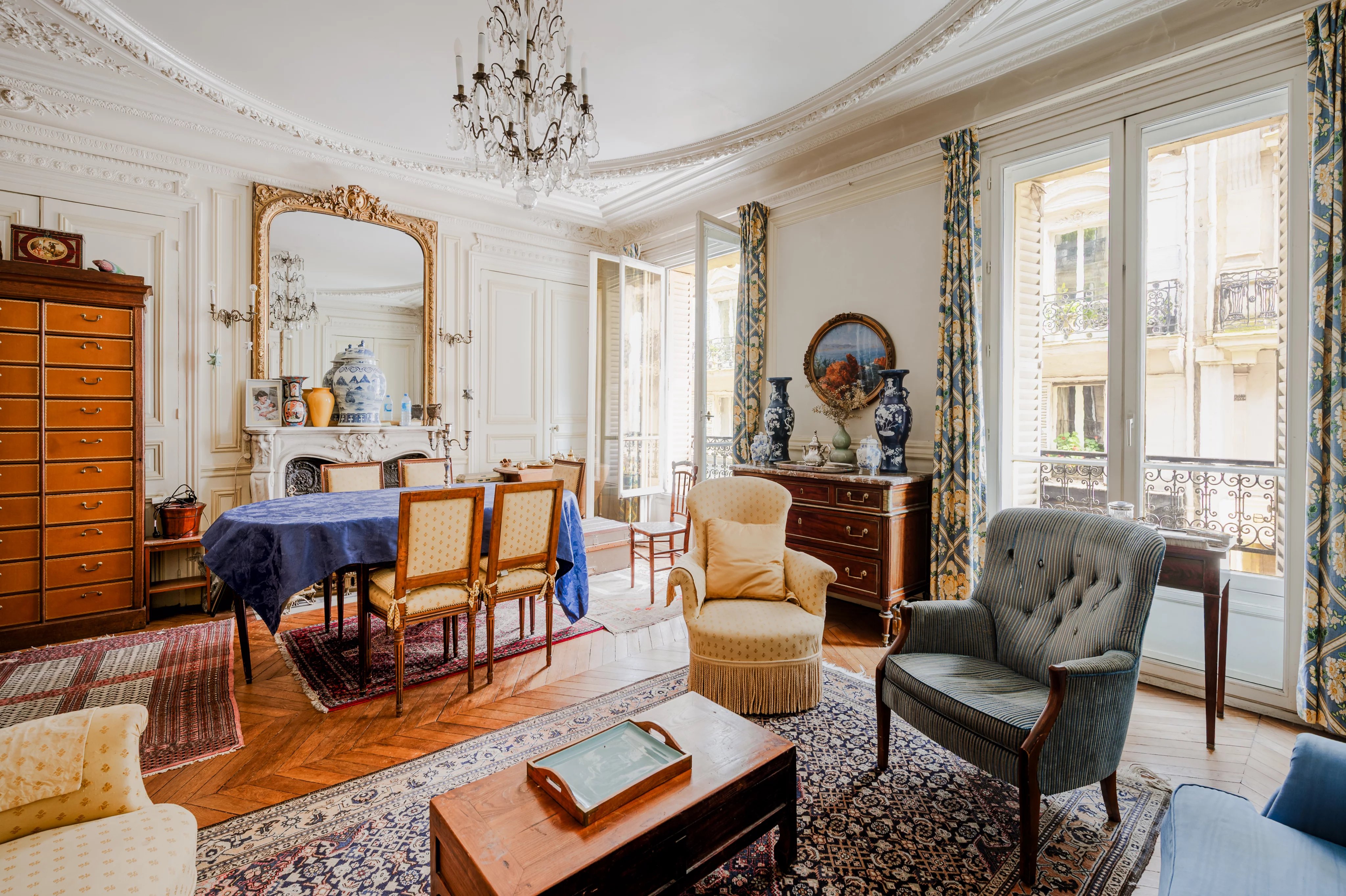 Paris 6e - SÈVRES-BABYLONE / SAINTS-PÈRES