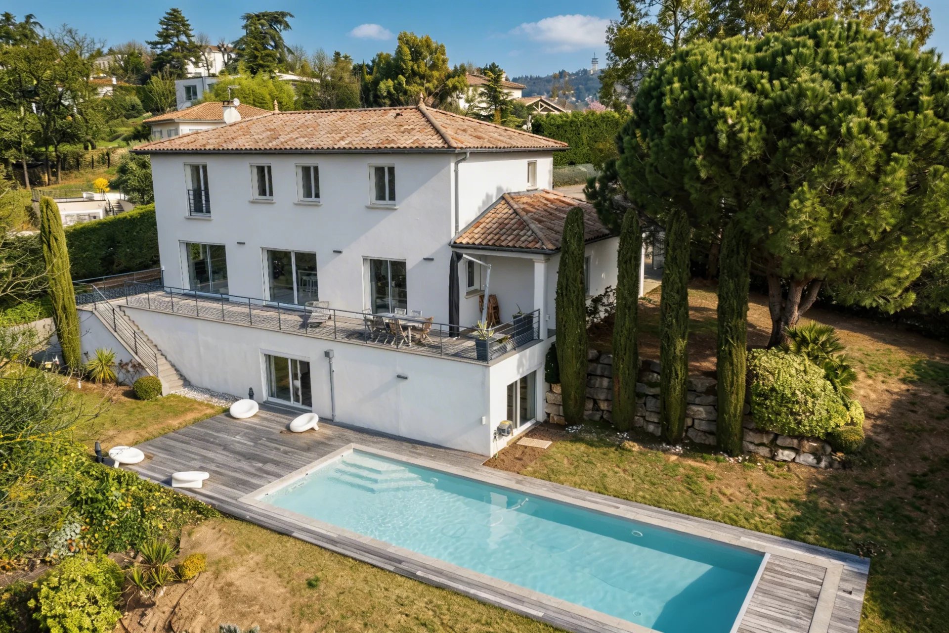 Maison d’exception avec vue sur Lyon – 265 m² – Terrain 2189 m² – Saint-Didier-au-Mont-d’Or