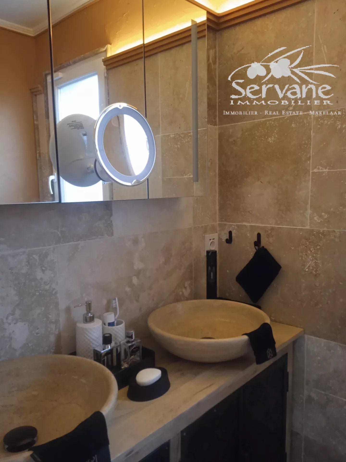 VERY NICE 4 BEDROOMS VILLA WITH POOL FOR SALE AUPS