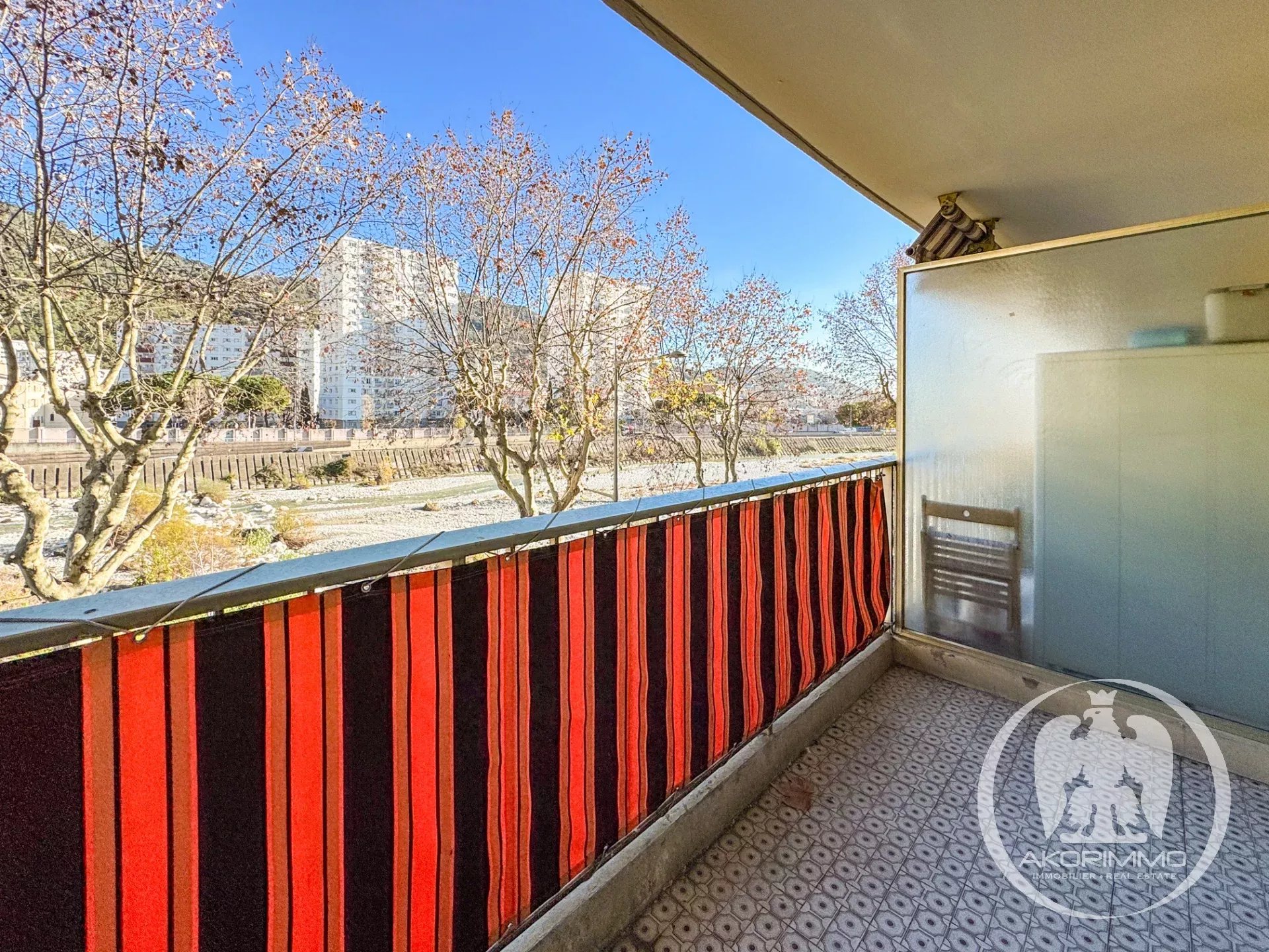 NICE PASTEUR : Grand Studio F1 35 m2 vue dégagée terrasse 5,