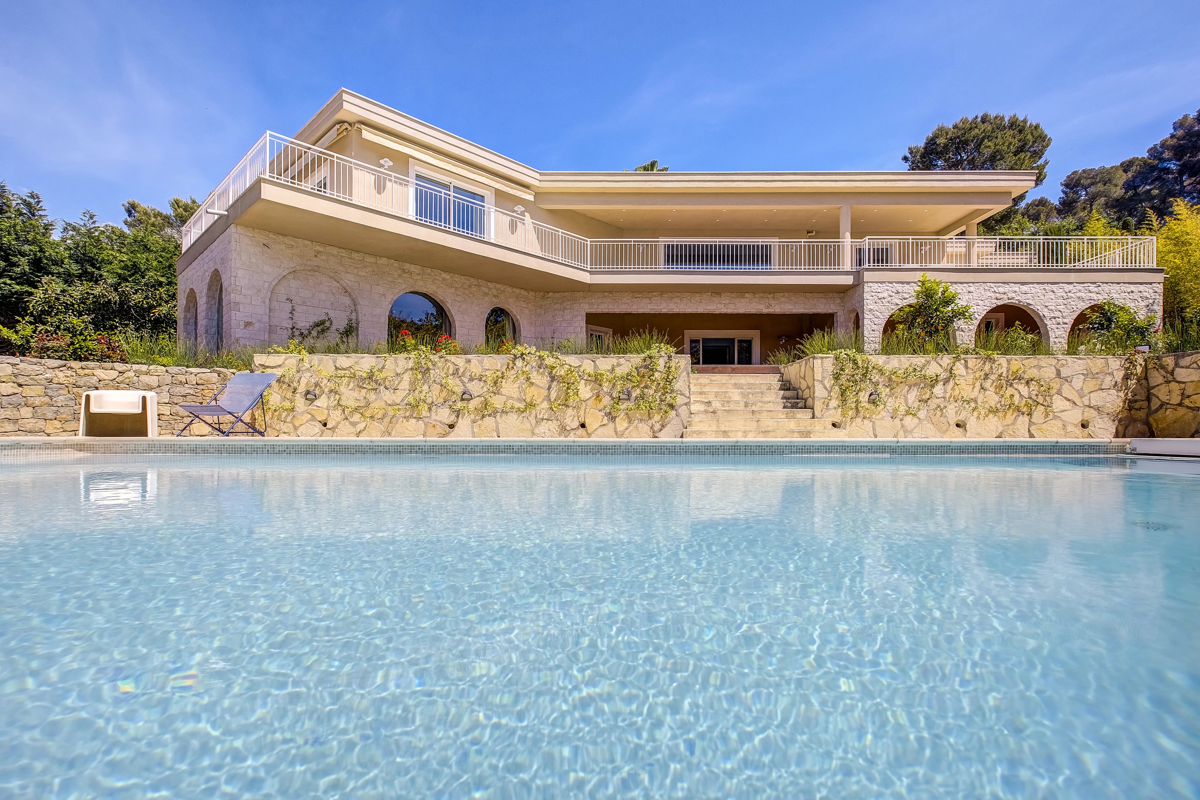 Mougins Royal Golf Rare Villa 320 m² in a private gated domain
