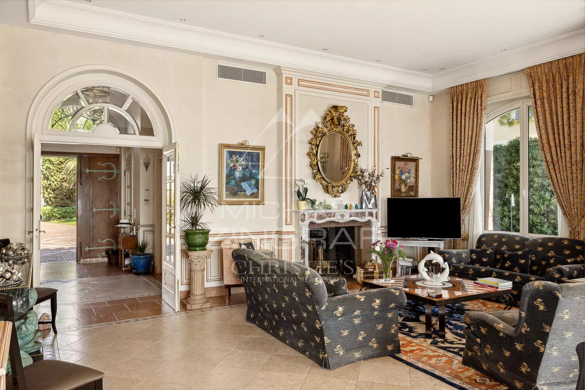 8 Bedroom Villa/Townhouse's Image 3