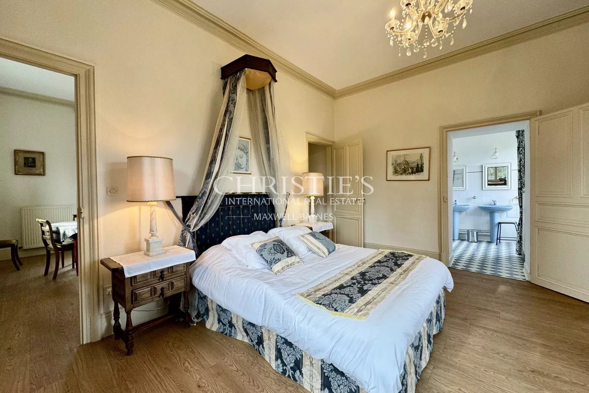 10 Bedroom Chateau's Image 22