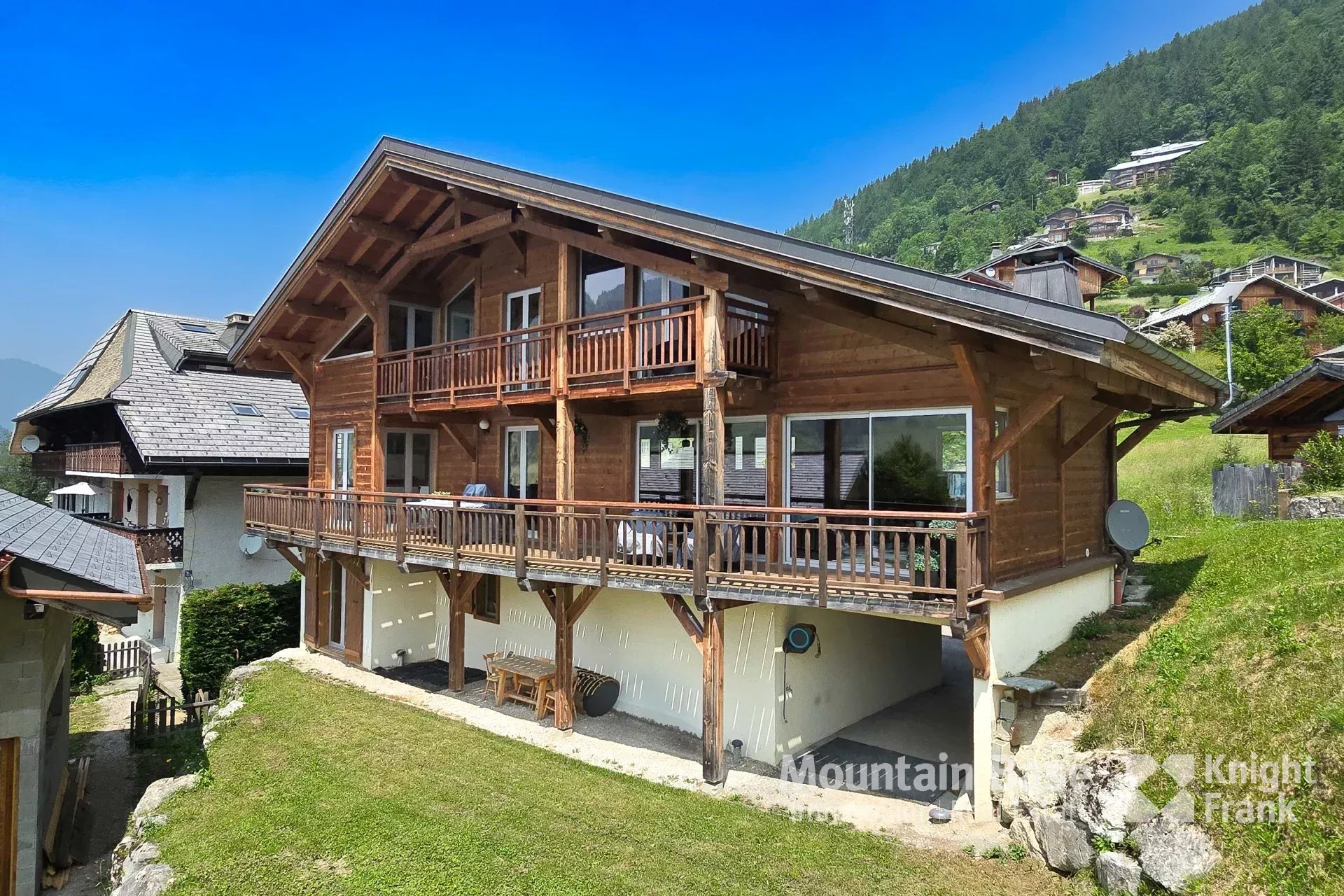 Photo of Stylish 5 bedroom chalet in central Morzine