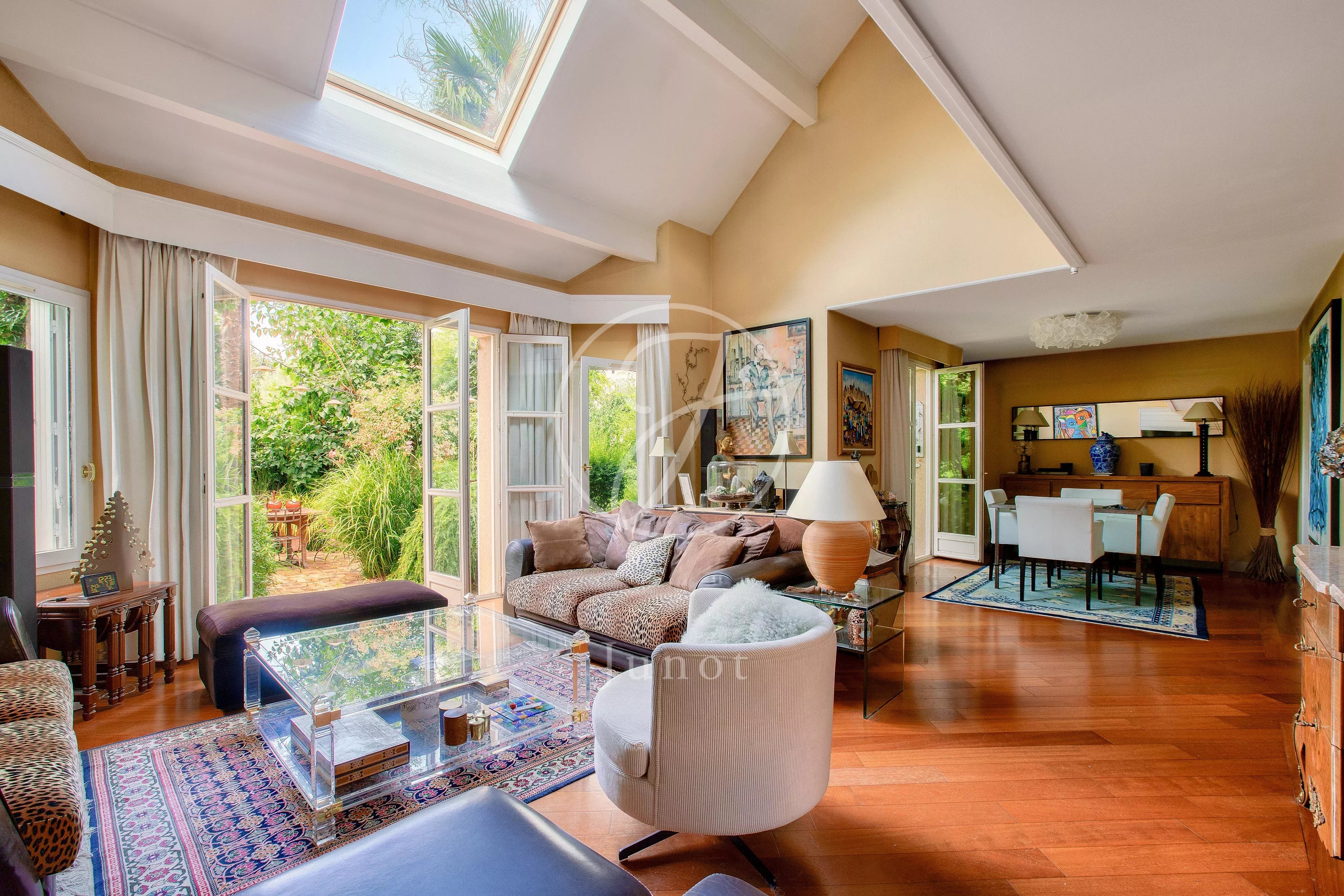 Rueil-Malmaison - BUZENVAL - Maison à vendre - 213m² - 4/5 Chambres - Terrain de 233m².