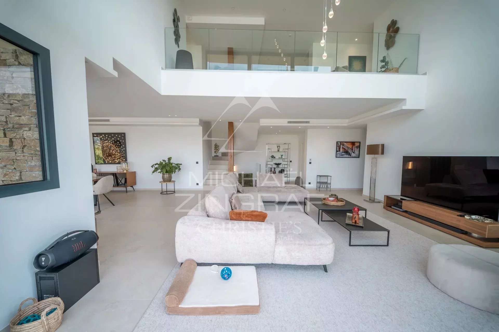 5 Bedroom Villa/Townhouse's Image 3