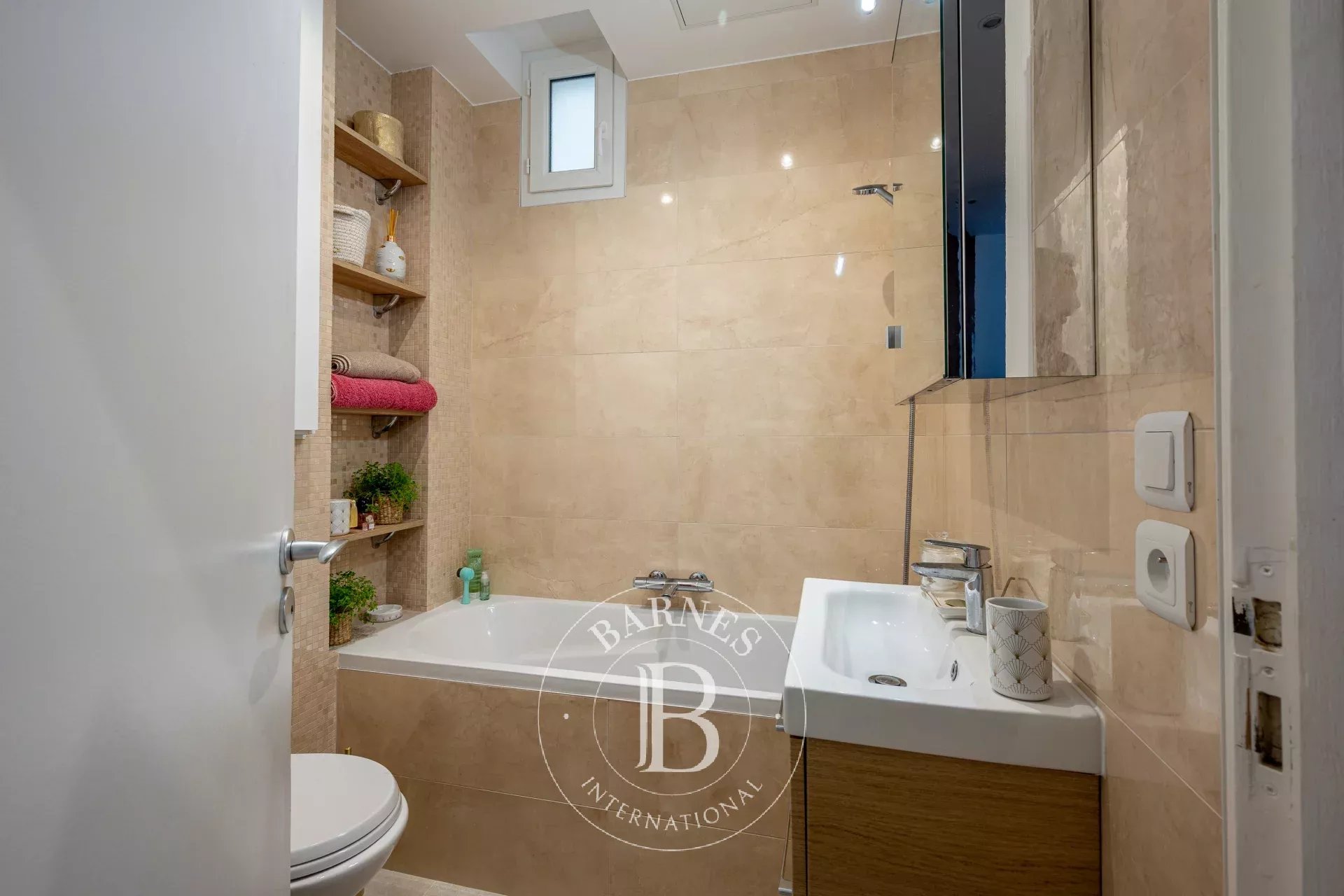 4-BEDROOM FAMILY APARTMENT FOR SALE - NEUILLY / CHEZY PERRONET - picture 12