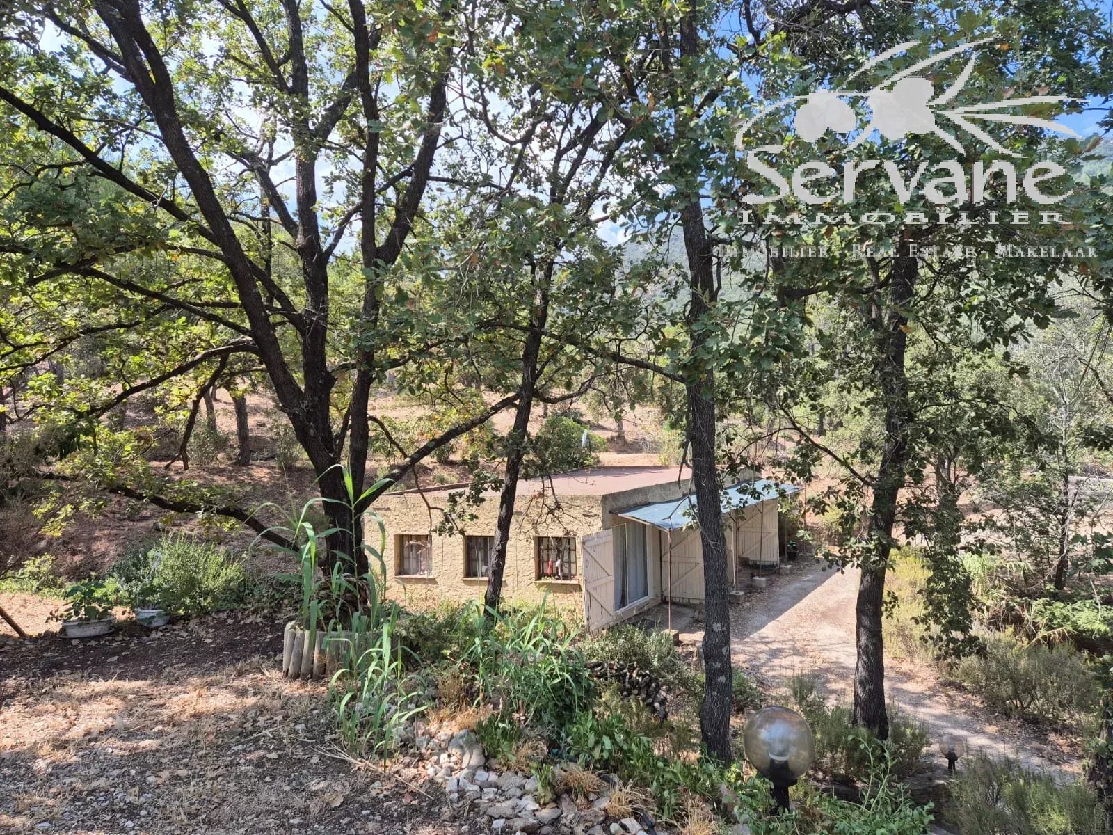FOR SALE STONE PROPERTY WITH ANNEXES
