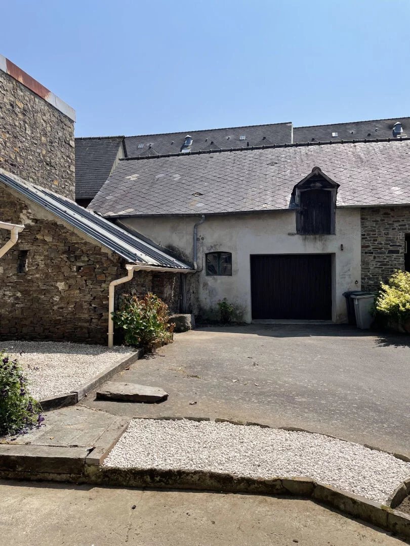 A LOUER - DOL DE BRETAGNE - MAISON - T4 - 82 m² - TROIS CHAMBRES - COUR COMMUNE - GARAGE