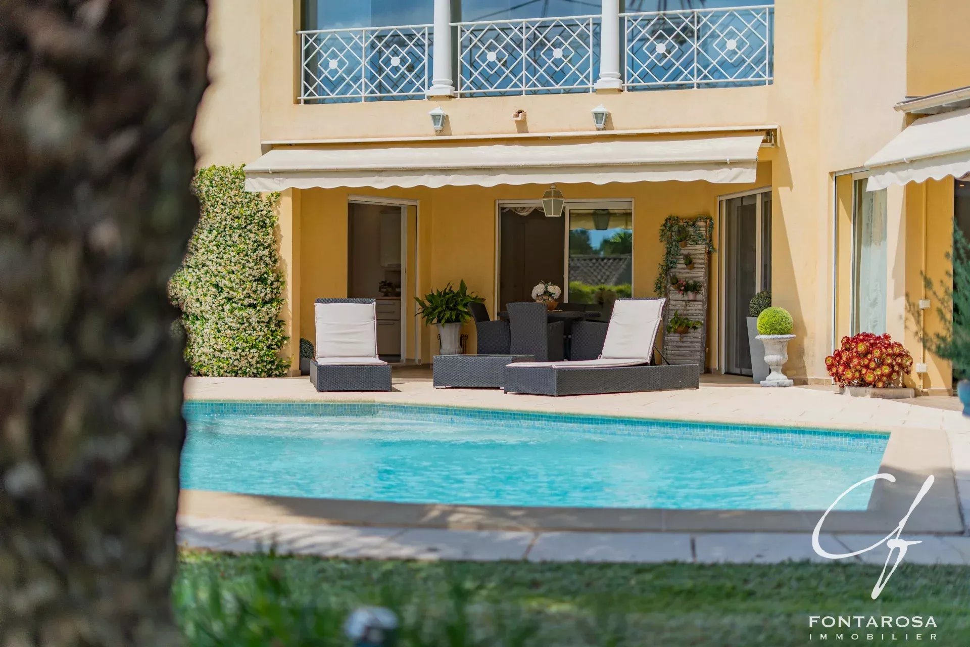 ÉLÉGANTE VILLA NÉO-PROVENÇALE À SAINT RAPHAEL