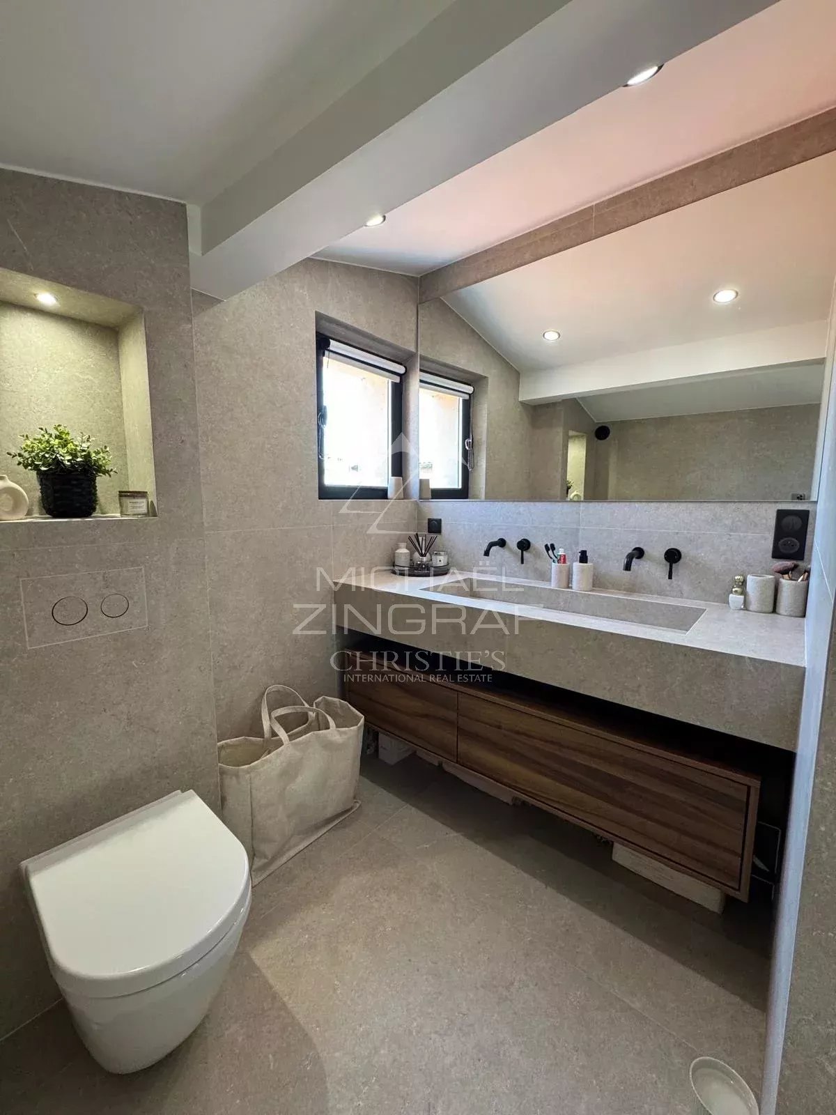 2 Bedroom Apartment/Flat's Image 11
