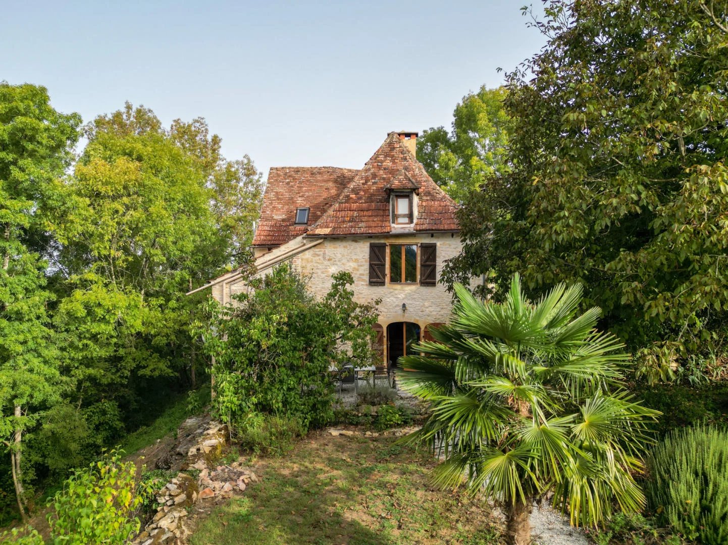 EXCLUSIVITE - Secteur GOURDON - Maison en pierre atypique, four