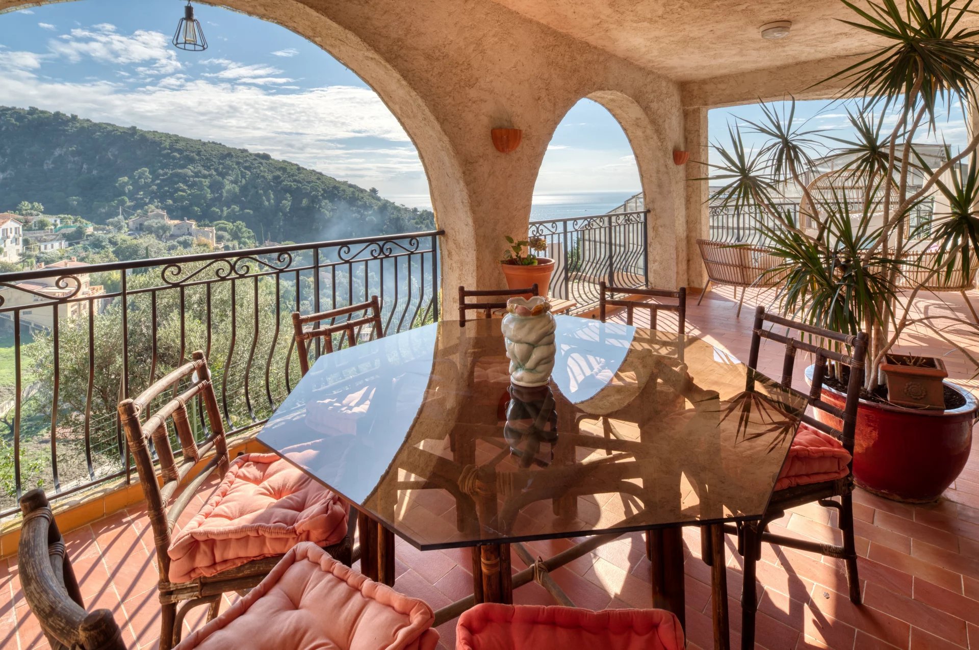 Èze – Villa de Prestige avec Vue Mer et Fort Potentiel – À 6 km de Monaco