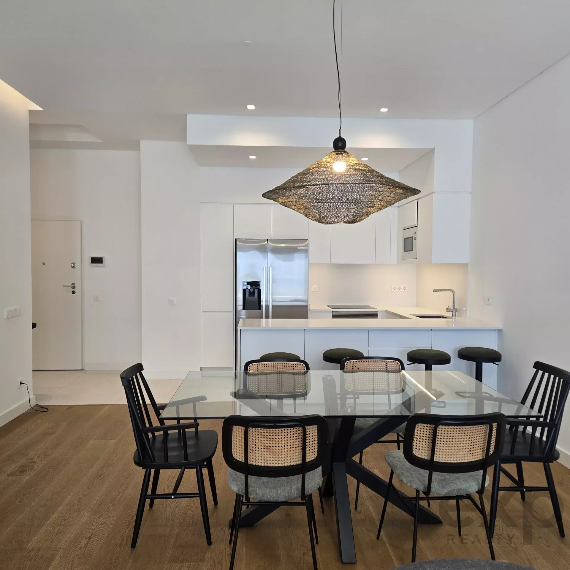 Apartamento Moderno com Piscina em Funchal