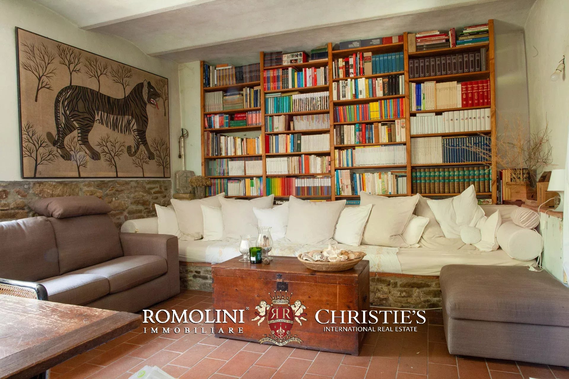 8 Bedroom Villa/Townhouse's Image 47
