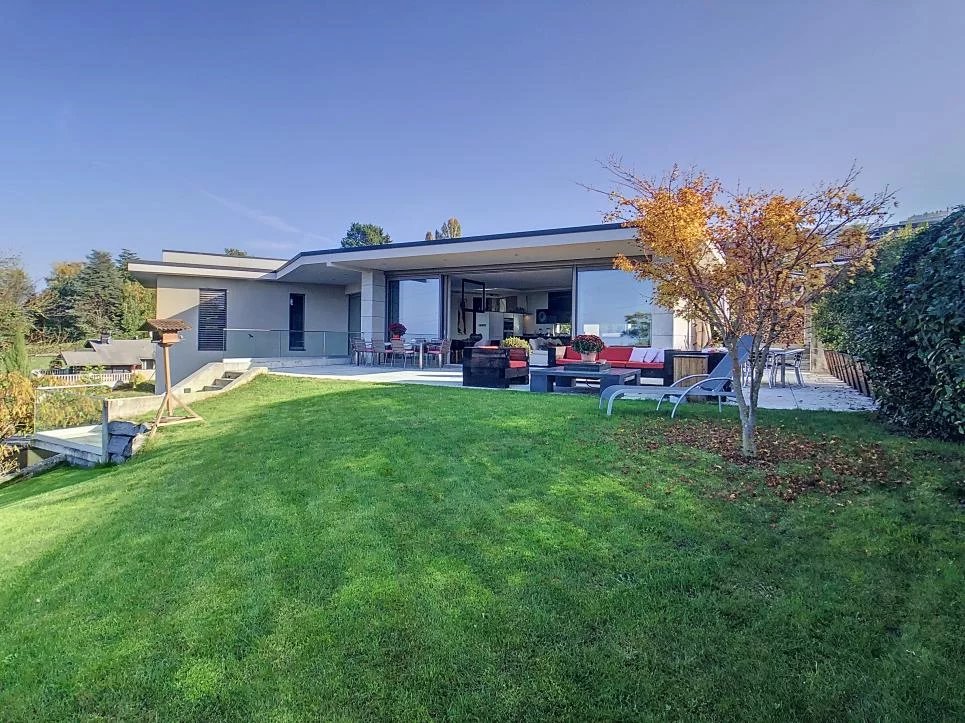 Villa d'architecte en bordure du Golf Resort.