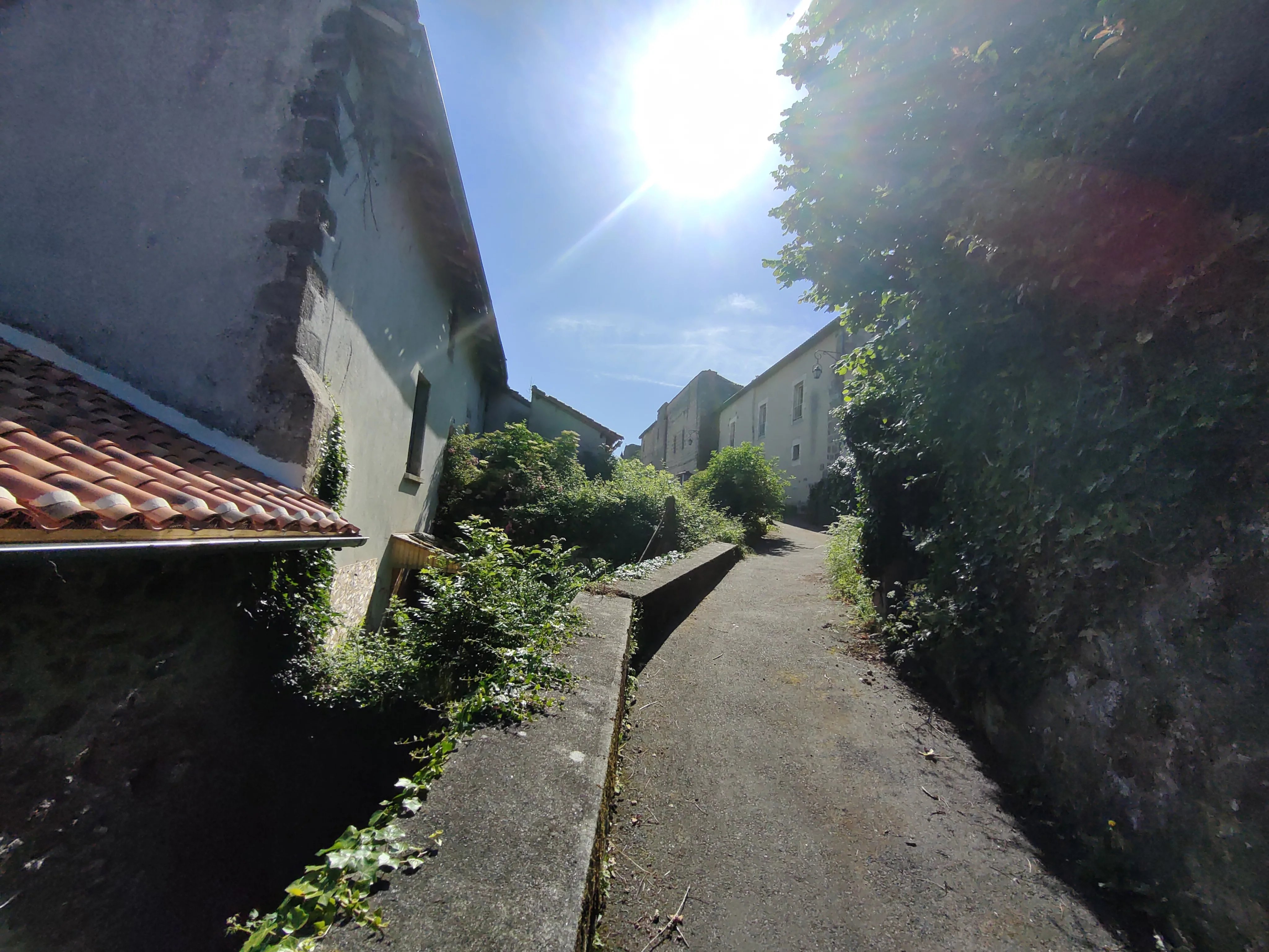 MAISON DE VILLAGE À RÉNOVER – ENVIRON 160 M² – AU CŒUR DU CENTRE HISTORIQUE