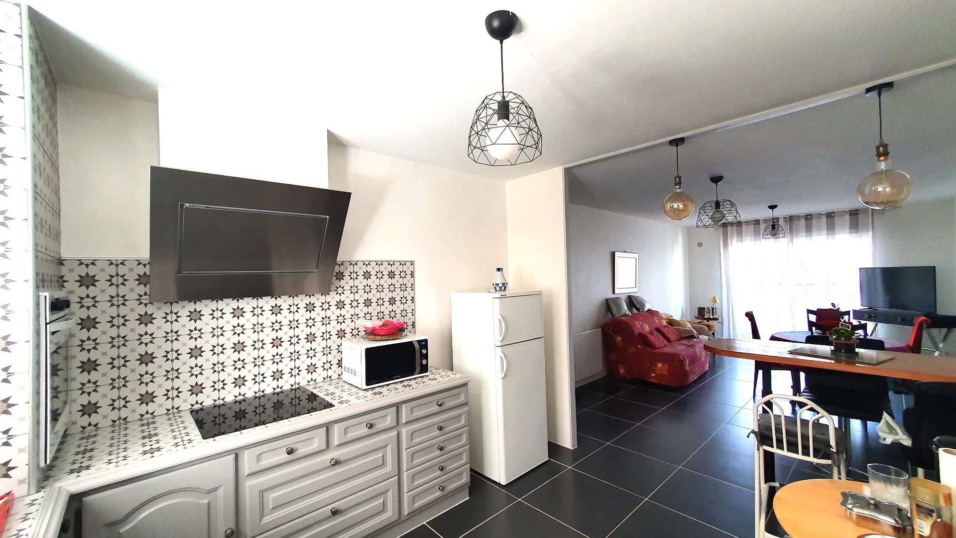 A vendre à Vichy maison avec vie de plain-pied, garage et cour.