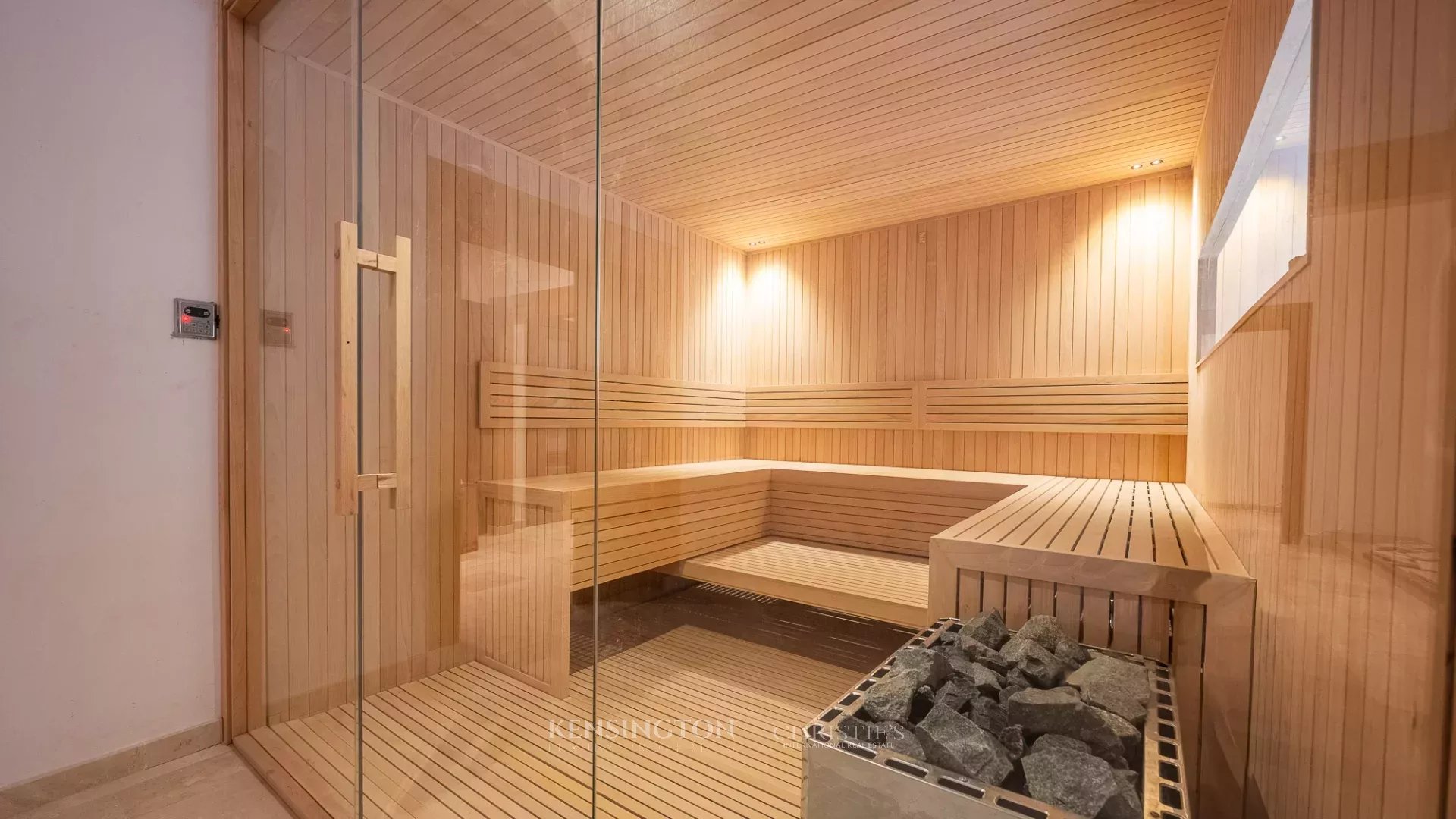7 Bedroom Villa/Townhouse's Image 45