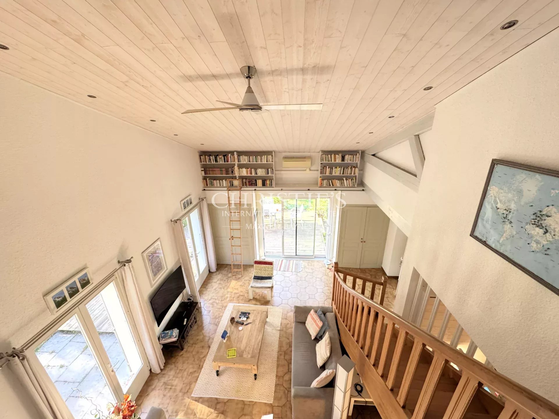 6 Bedroom Villa/Townhouse's Image 8