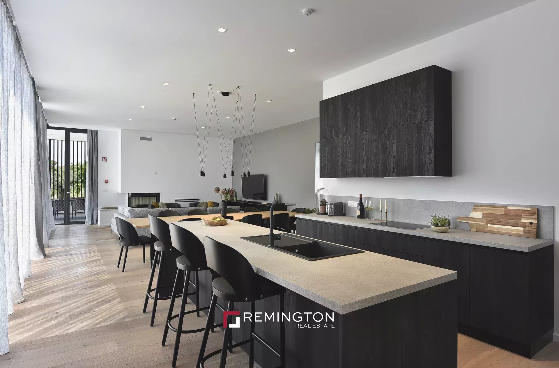 4 Bedroom Villa/Townhouse's Image 3