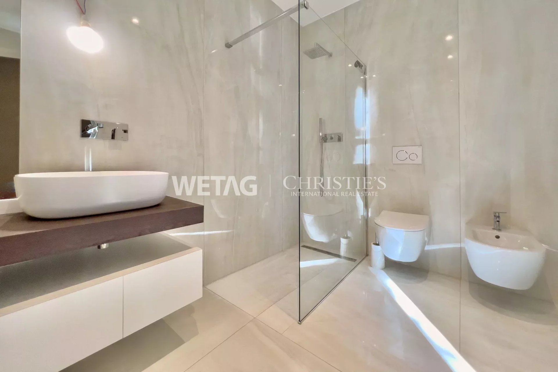 6 Bedroom Villa/Townhouse's Image 7