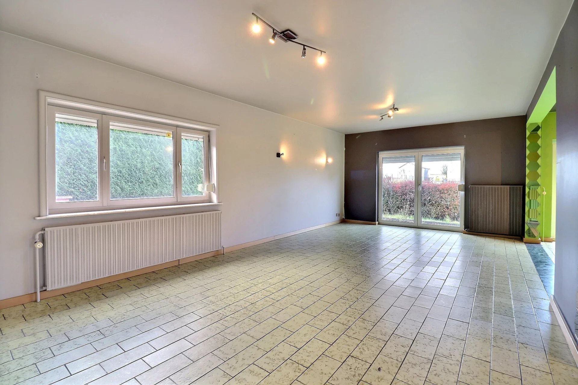 Villa spacieuse avec entrepôt de 200 m² – Anderlues (cul-de-sac)
