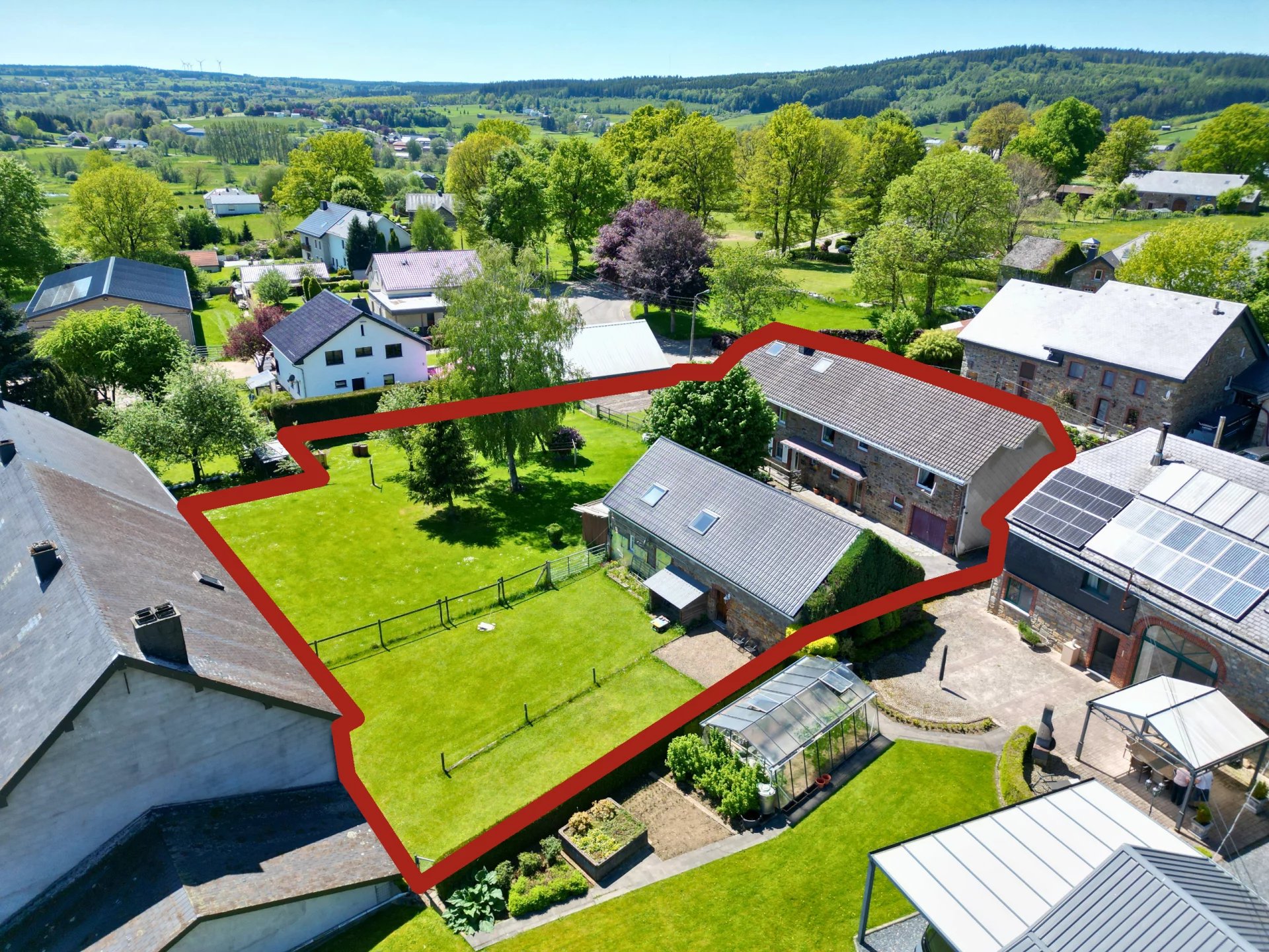 Propriété exclusive comprenant 3 logements - Maison d'habitation avec 2 gîtes sur un vaste terrain !