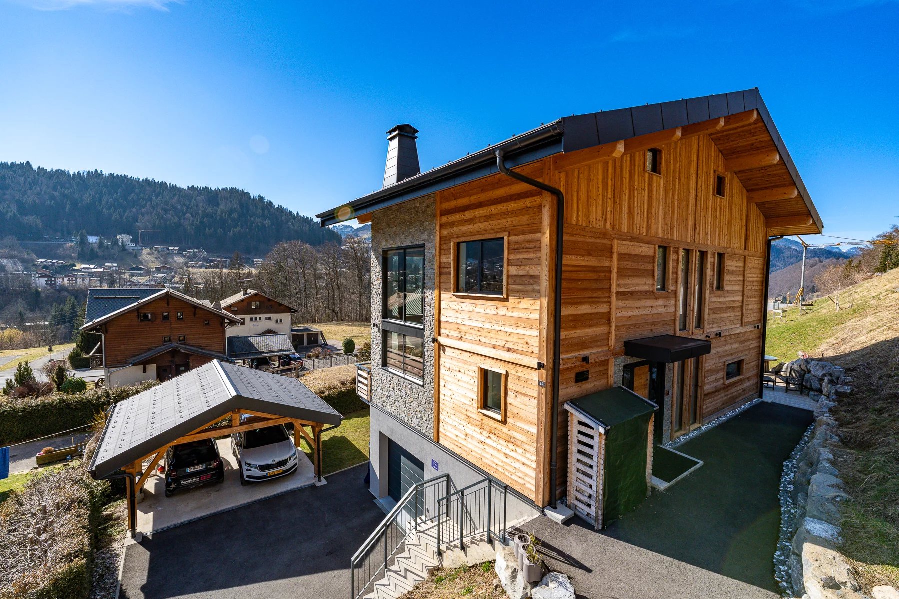 Photo of MORZINE - Modern 6 bedroom chalet in Montriond