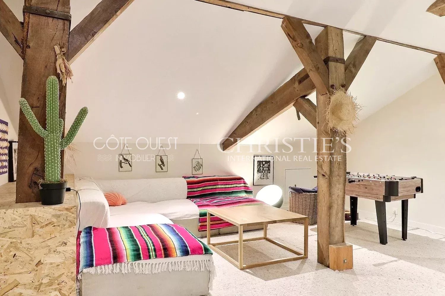 6 Bedroom Villa/Townhouse's Image 7