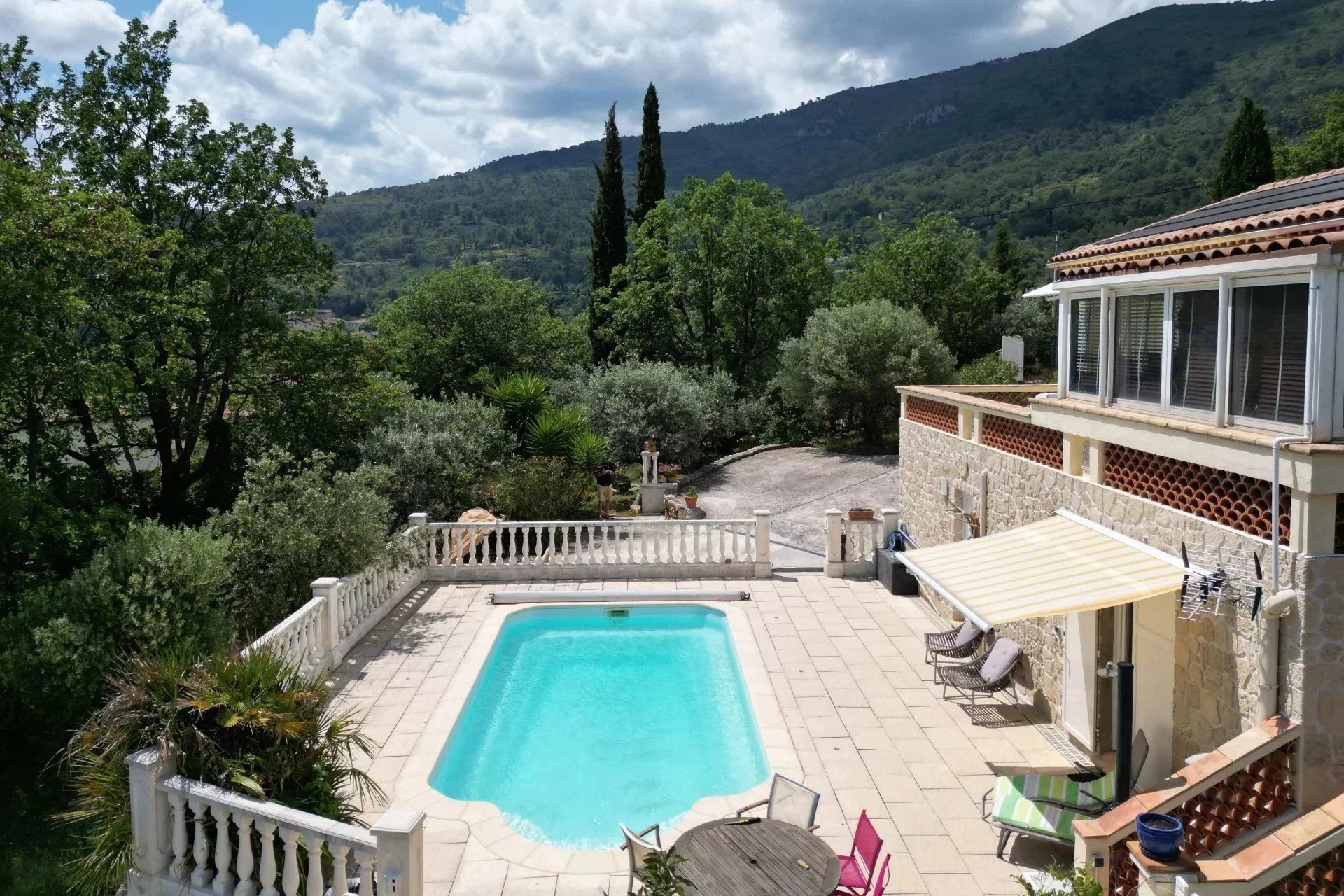 Renovated villa with studio, close to the village - Seillans