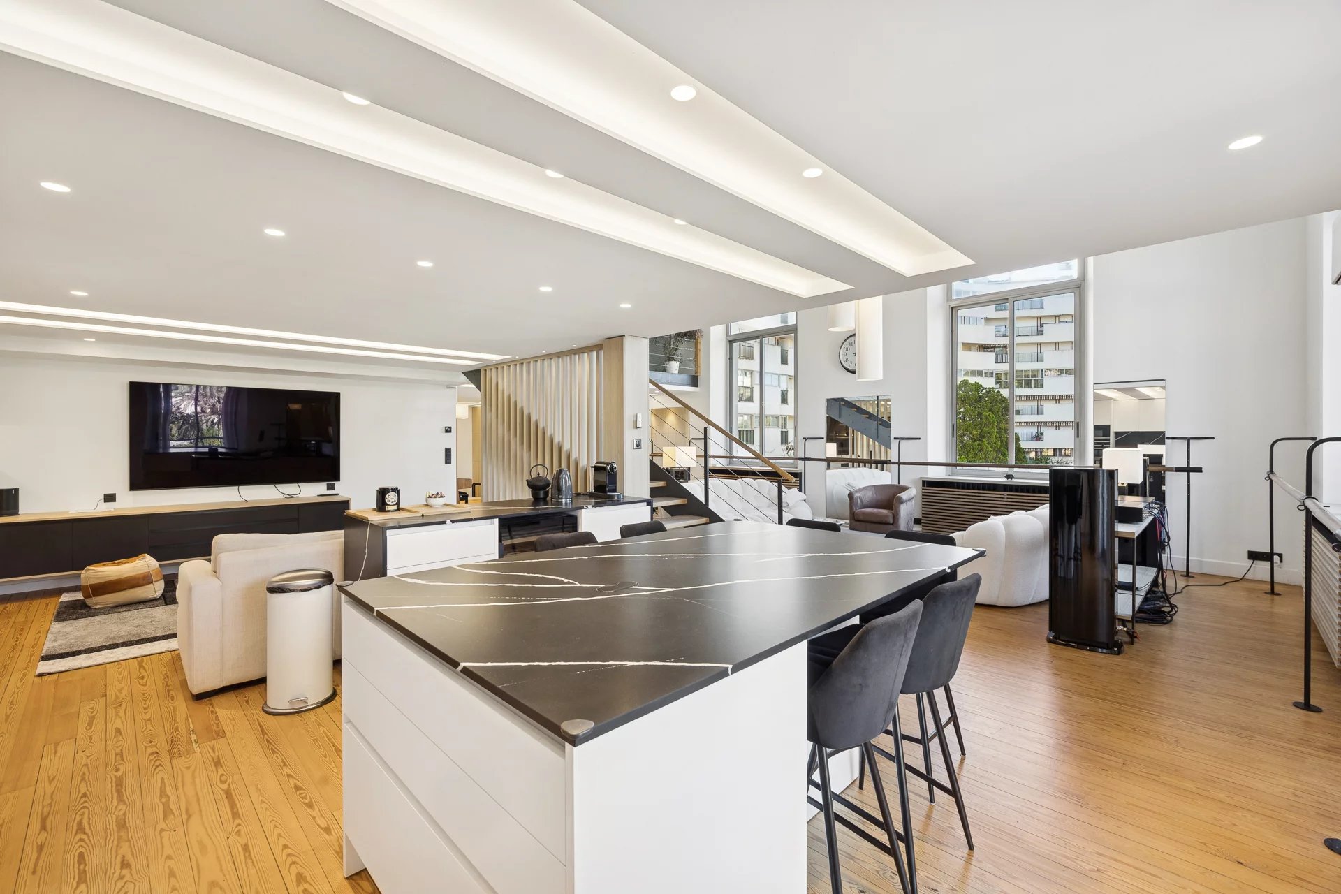 Vast Atypical Loft in Cannes Montfleury