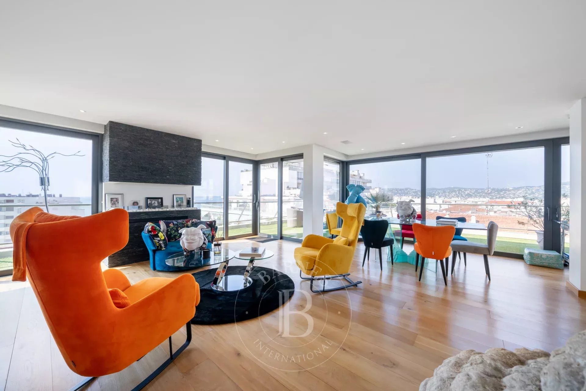 JUAN LES PINS - PENTHOUSE - SEA VIEW - SWIMMING POOL AND JACUZZI
