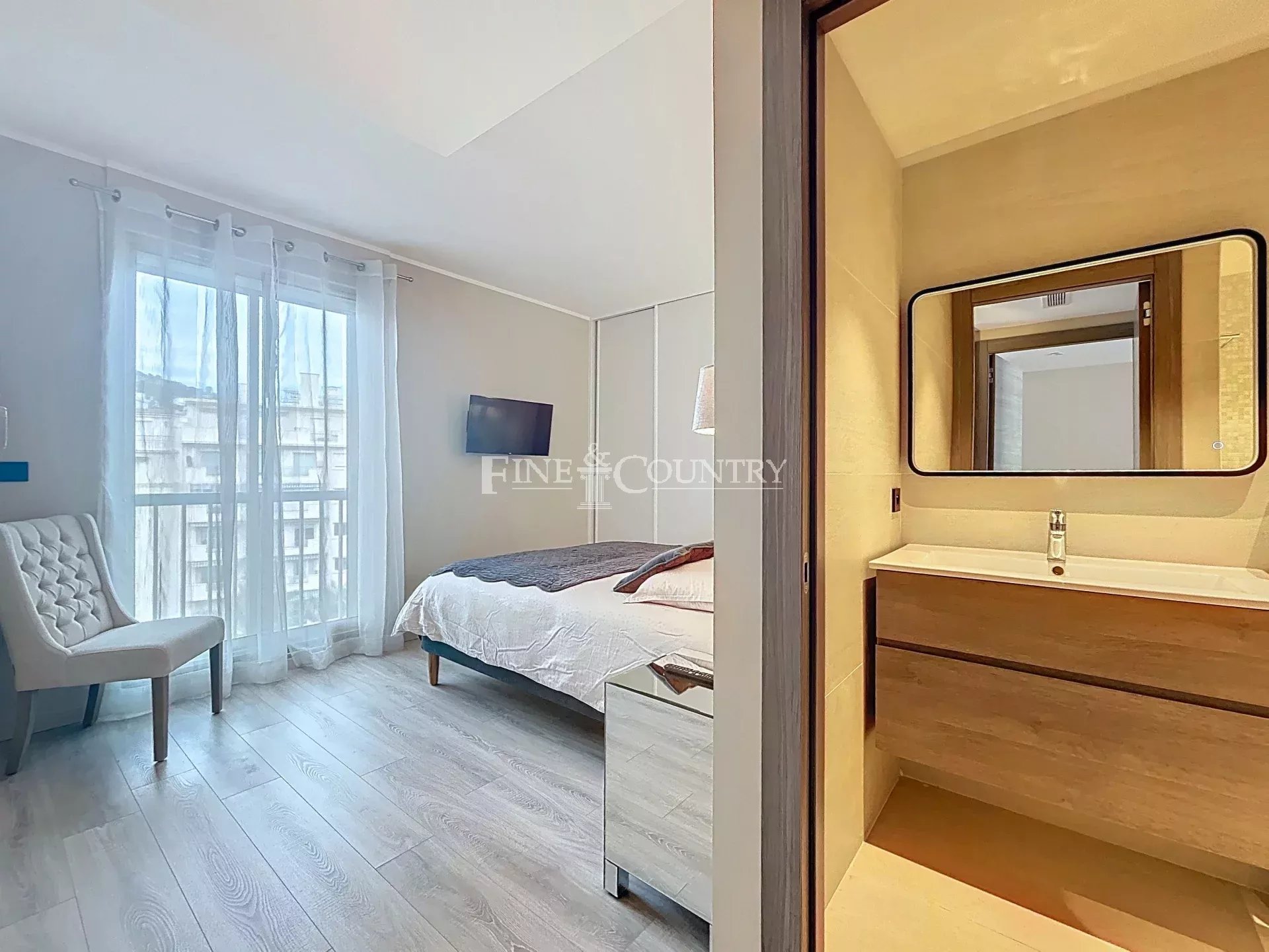Photo of Apartment 2 bedrooms for sale on la Croisette in Cannes