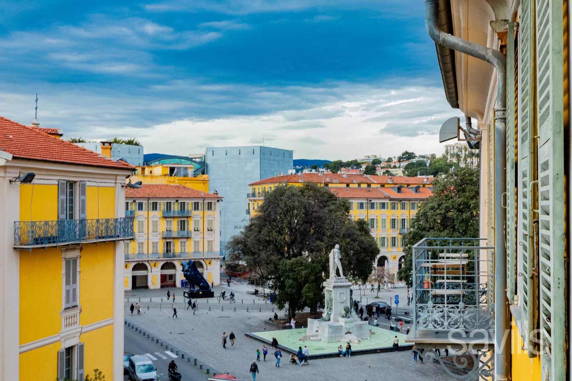 Vast apartment in the heart of the Garibaldi square