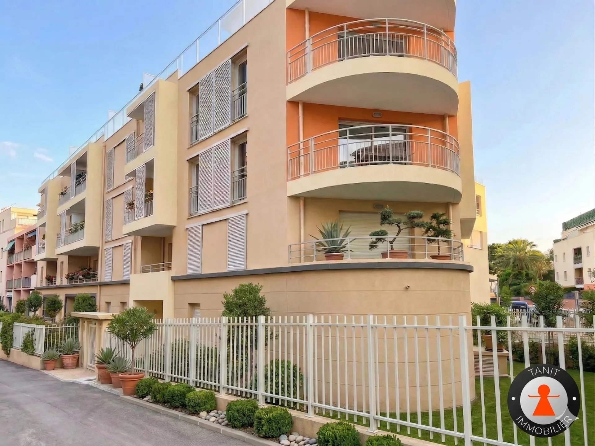 Agence immobilière de 