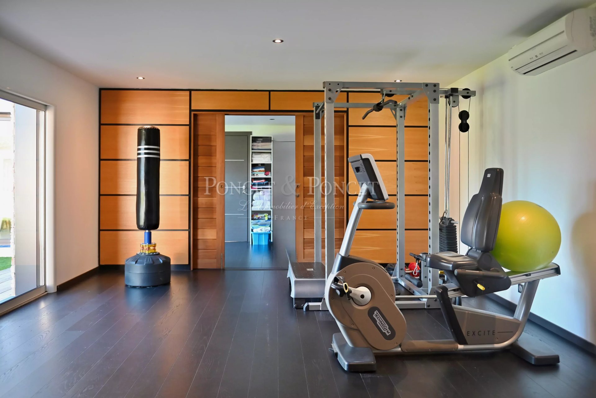 5 Bedroom Villa/Townhouse's Image 9