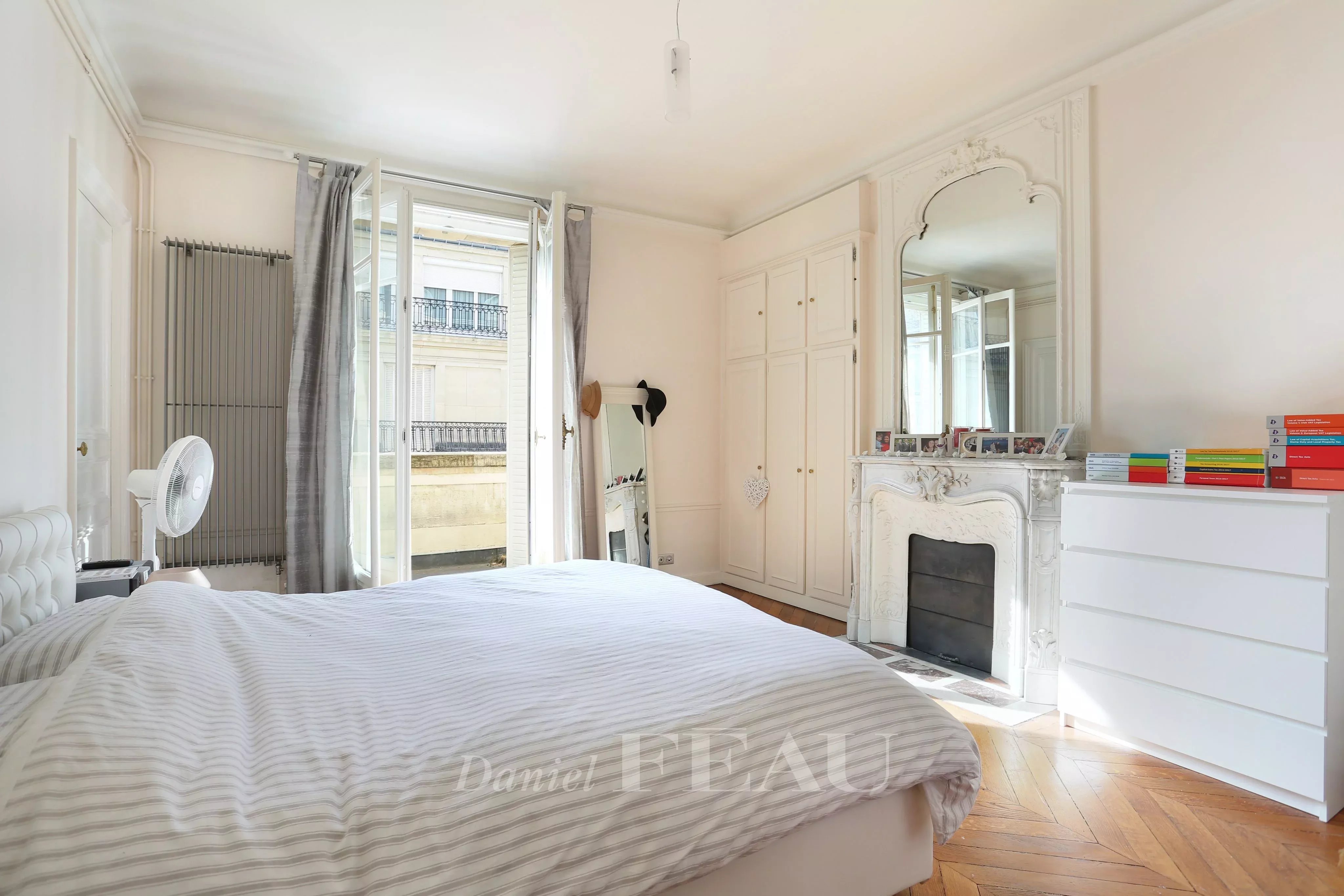 Bedroom Wooden floor Fireplace