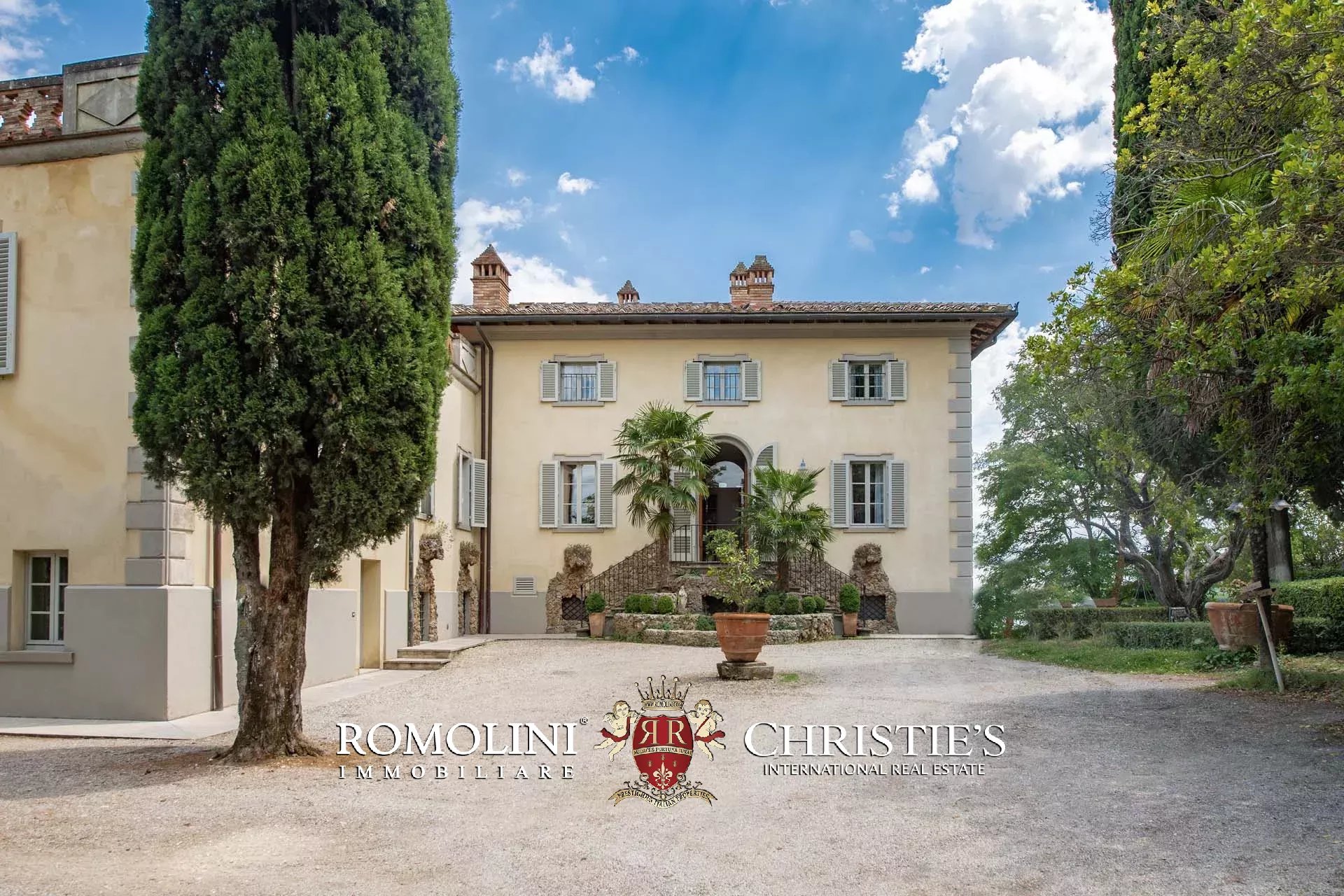 24-KEY BOUTIQUE HOTEL FOR SALE WITH VIEW OF SAN GIMIGNANO'S HISTORIC CENTER