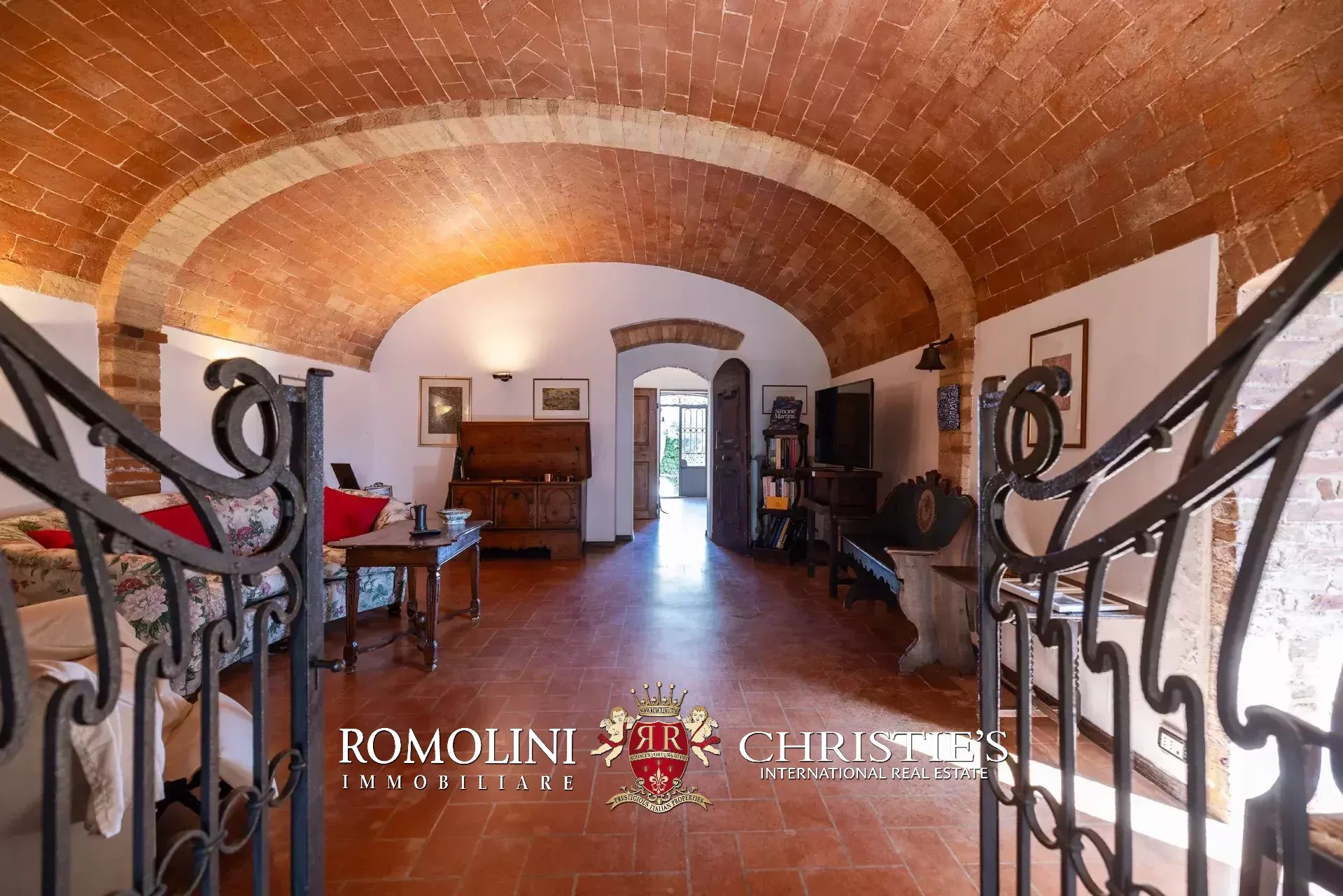 18 Bedroom Vineyard's Image 37