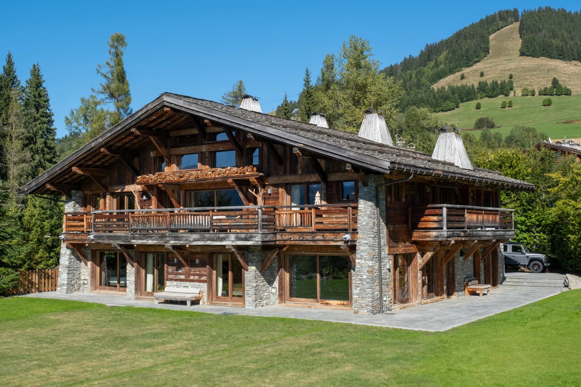 France - Megève - Chalet - Location Saisonnière – 8 adultes + 4 enfants - 5 chambres – 700 m² – Vue Imprenable sur les Alpes Françaises