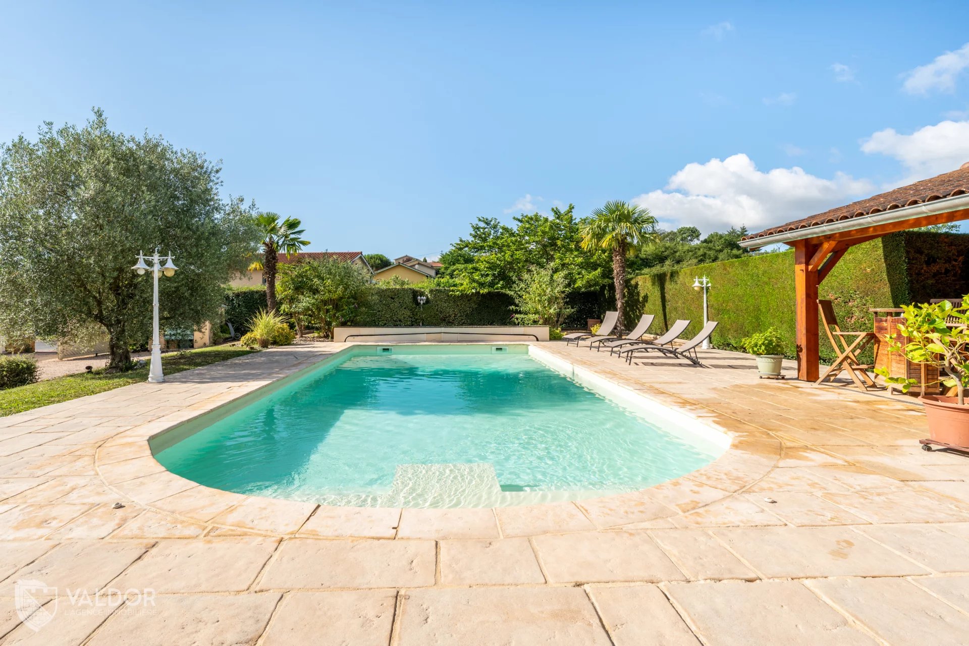 Villa d'environ 230 m² avec piscine