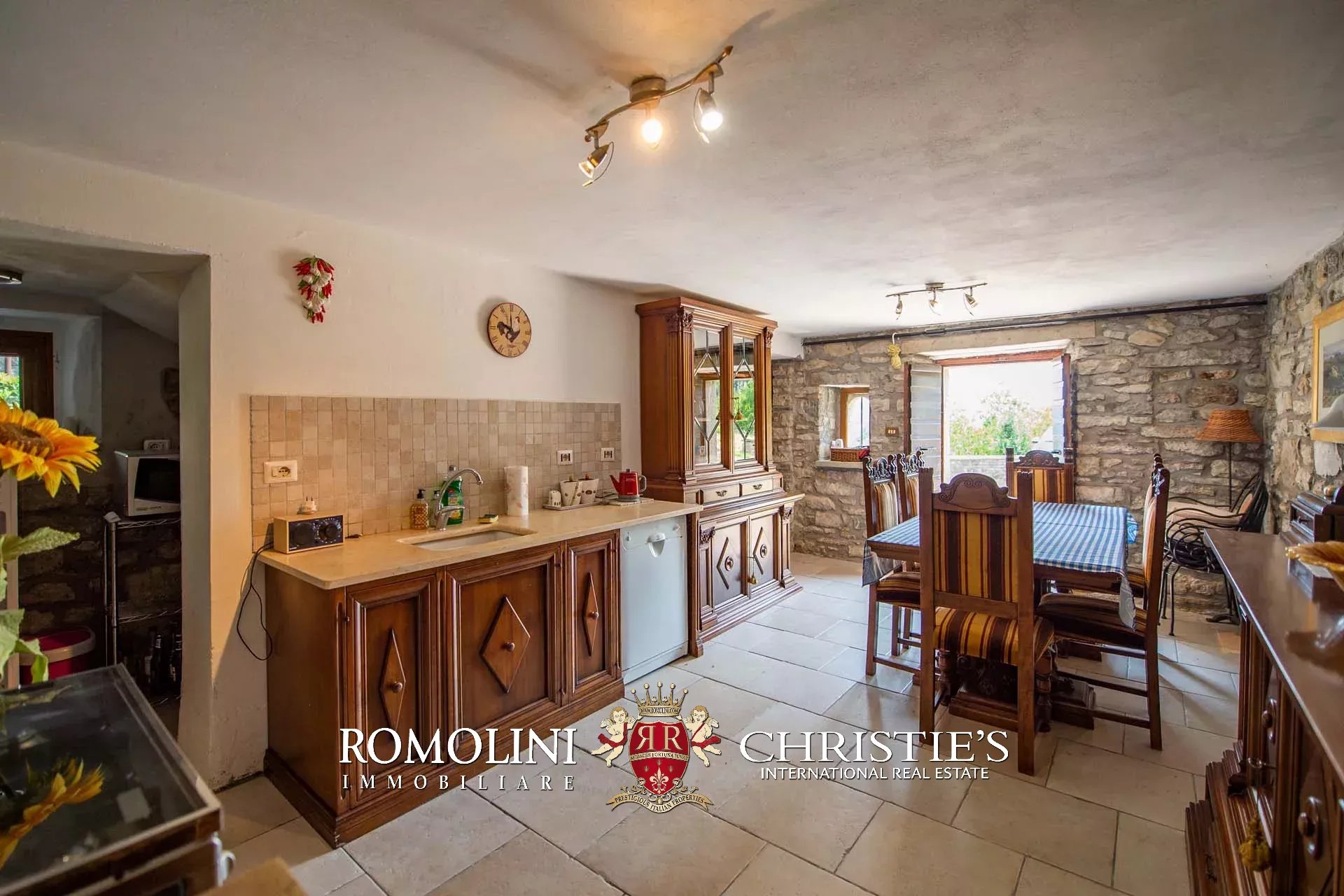 6 Bedroom Villa/Townhouse's Image 27