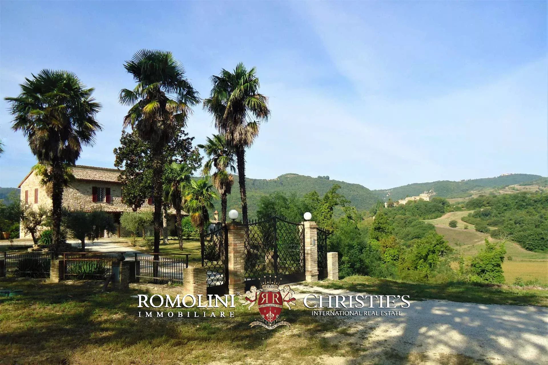 UMBRIAN COUNTRY ESTATE FOR SALE NEAR TODI