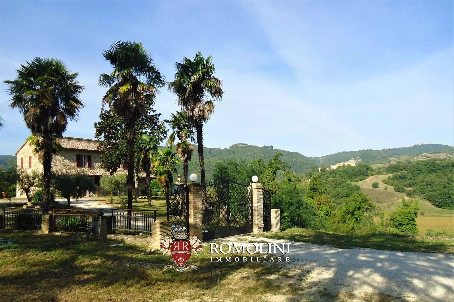 6 Bedroom Villa/Townhouse's Image 12