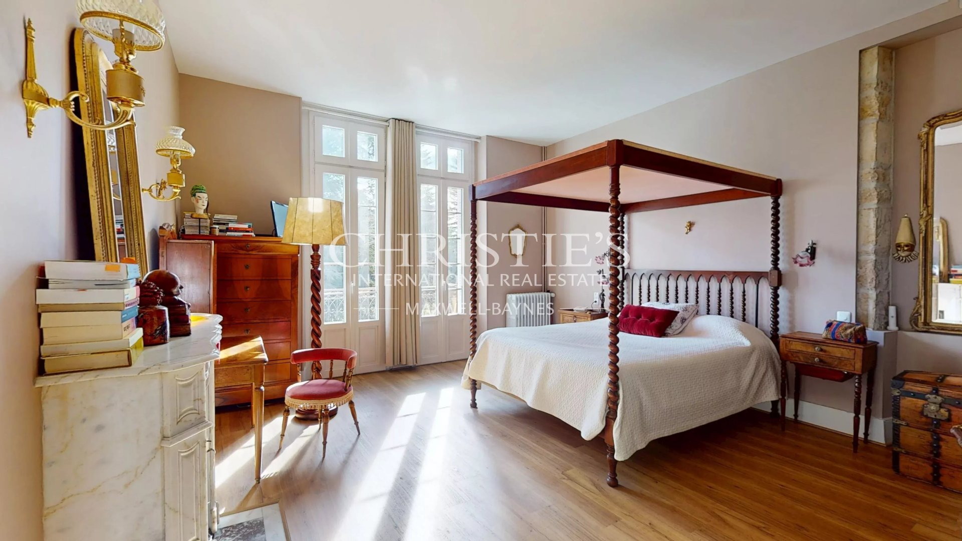 10 Bedroom Chateau's Image 16