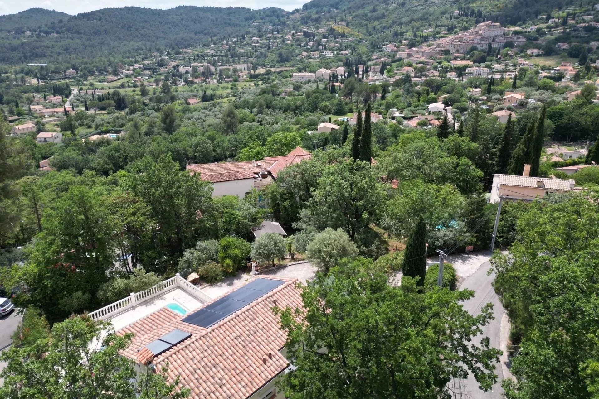 Renovated villa with studio, close to the village - Seillans