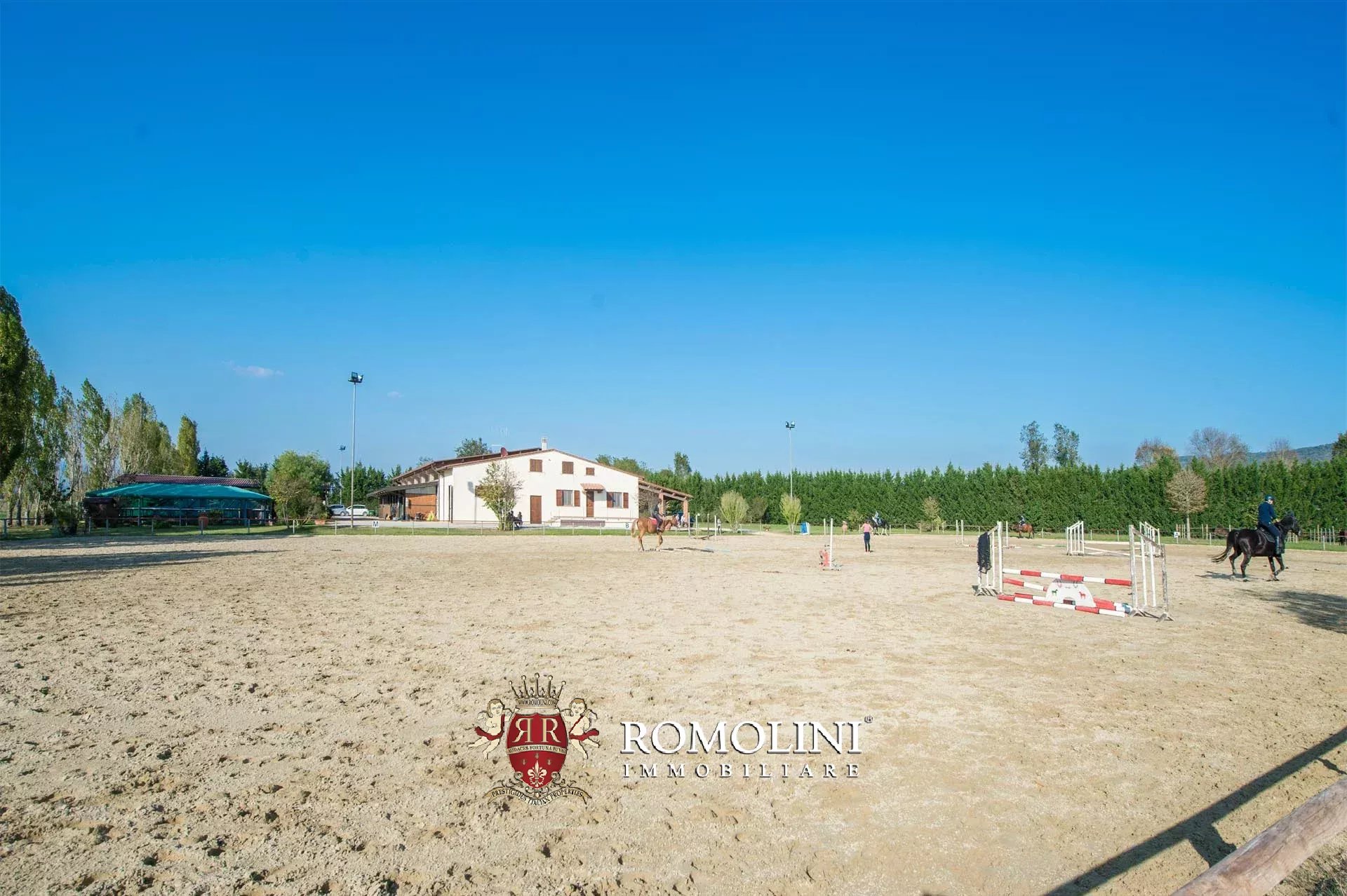 5 Bedroom Villa/Townhouse's Image 7